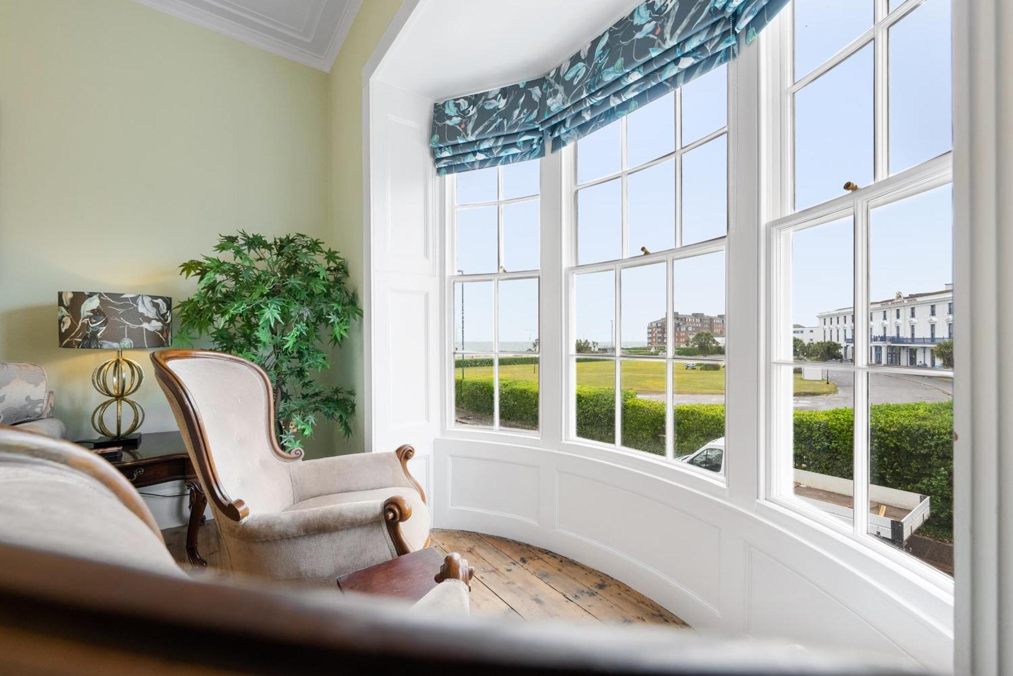 Luxury Georgian Home, Hot Tub, Sea View, Private Garden, Sleeps 6 Bognor Regis Eksteriør bilde