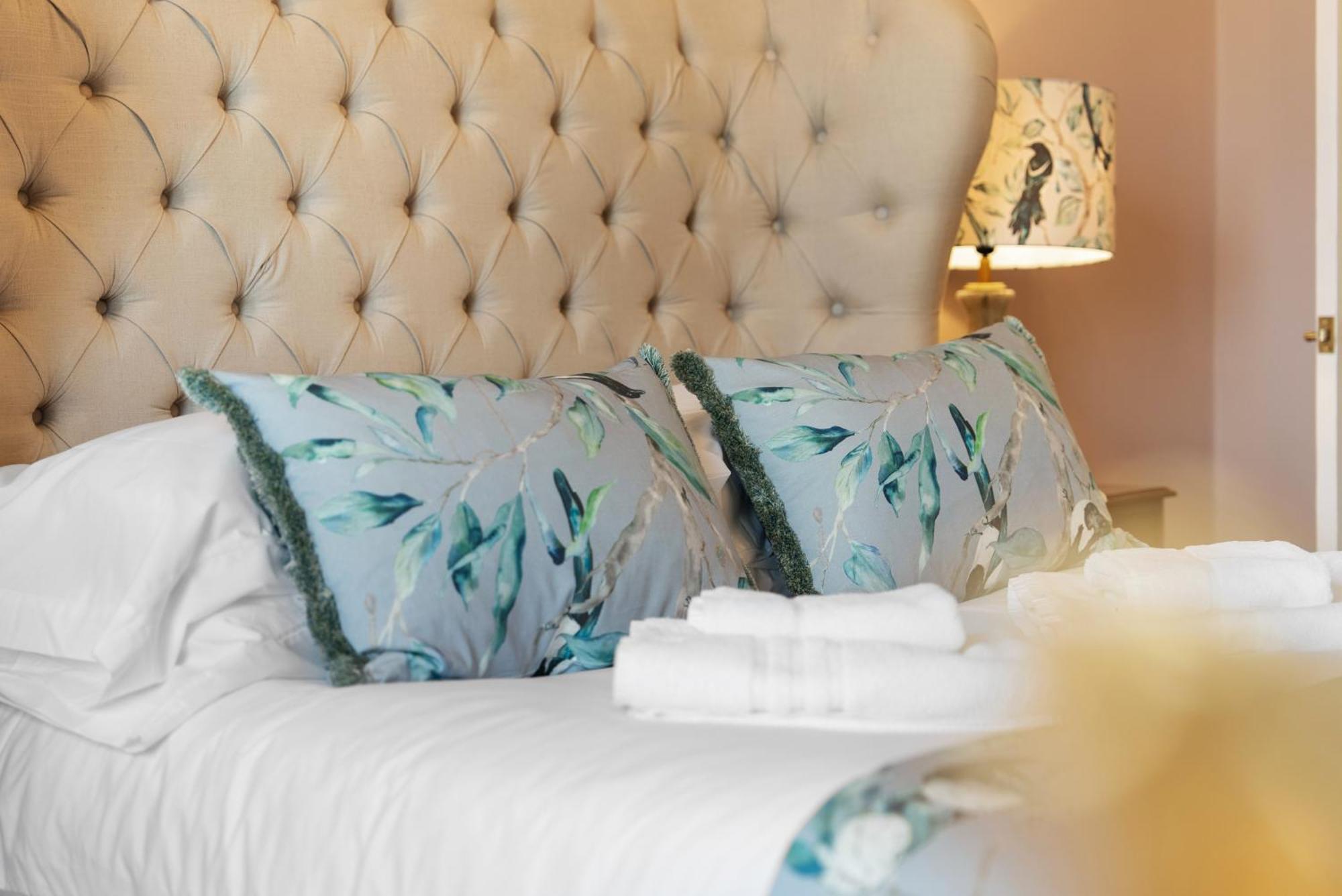 Luxury Georgian Home, Hot Tub, Sea View, Private Garden, Sleeps 6 Bognor Regis Eksteriør bilde