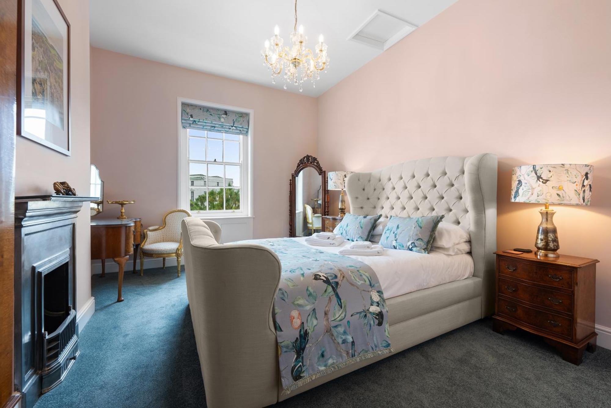 Luxury Georgian Home, Hot Tub, Sea View, Private Garden, Sleeps 6 Bognor Regis Eksteriør bilde