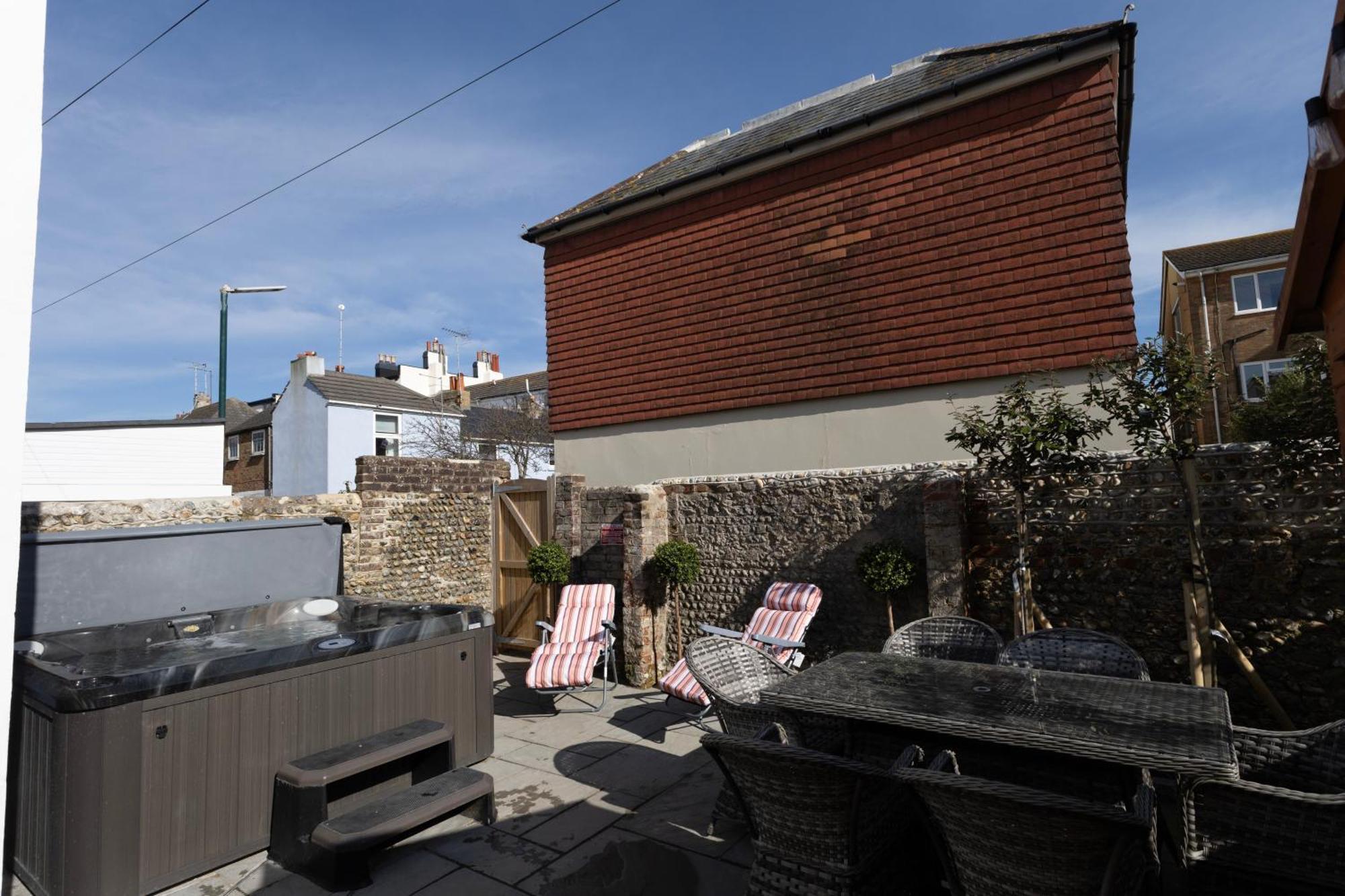 Luxury Georgian Home, Hot Tub, Sea View, Private Garden, Sleeps 6 Bognor Regis Eksteriør bilde